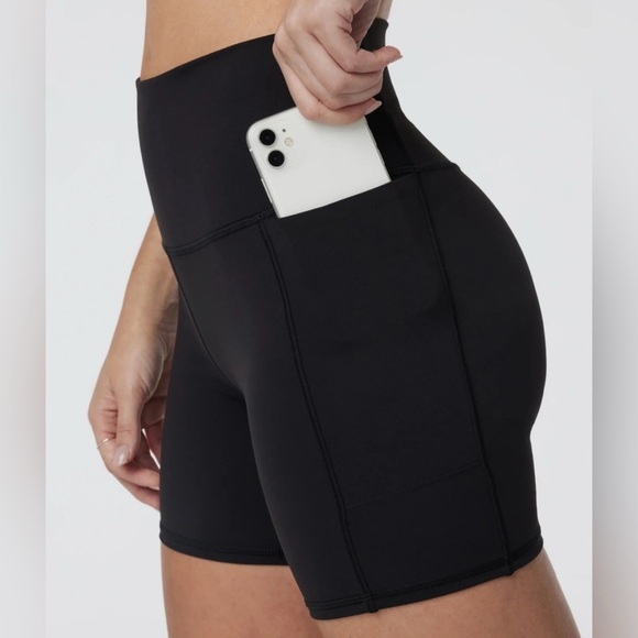 Vouri Studio Pocket 5” Short Women’s Large Black Athletic Fitted Casual Gym - Picture 1 of 12